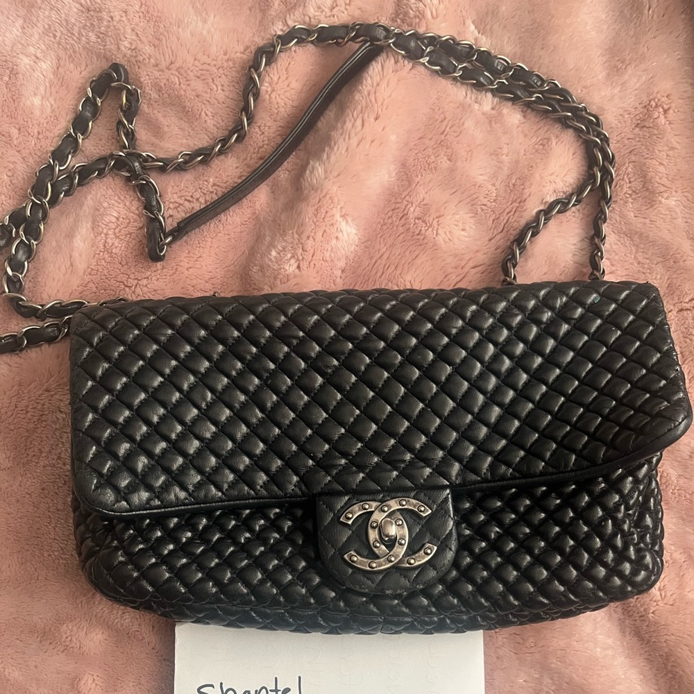 Chanel authentic 
Mini micro quilted purse in black
